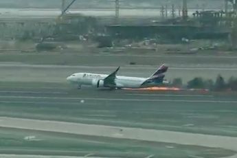 Airbus A320 van LATAM botst op vliegveld Lima op overstekend brandweervoertuig