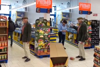 Belgische man is het ergens niet mee eens en onderneemt actie in supermarkt