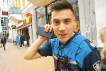 Je kunt dus gewoon BOA kleding online kopen en daarmee zelf handhaver gaan spelen