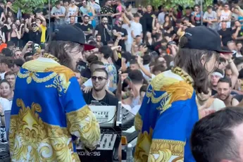 Reinier Zonneveld zit er lekker in op feestje in Italie