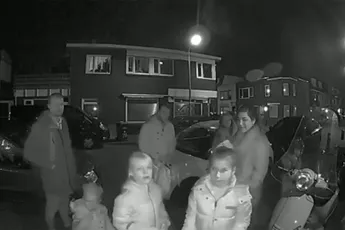 Zit je net lekker in het kleine kamertje, komen kinderen voor Sint-Maarten aan de deur