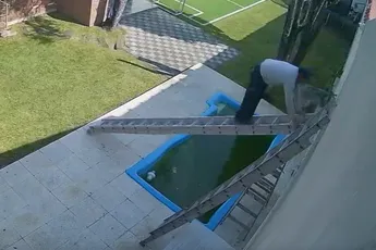 Mexicaanse schilder had zijn dag niet na schuivende ladder