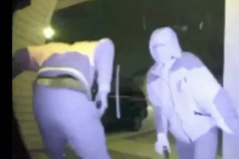 Inbreker schiet zichzelf met eigen vuurwapen in het been