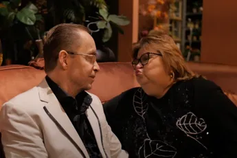 Geheel in kerstsfeer met Hoe Kan Ik Jou Vergeten van De Stoopjes