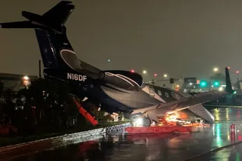 Veel te spannende schuifpartij van Embraer Phenom 300 bij landing in Los Angeles