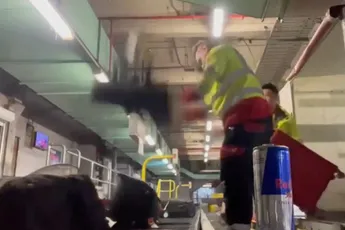 Op de luchthaven van Melbourne gaan ze niet zo netjes met bagage om