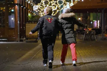 Beuken op de kerstborrel met Happy Hardcore Remix van Last Christmas van Wham