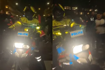 Motoragent in Amsterdam is ook eventjes niet blij dat Marokko heeft gewonnen