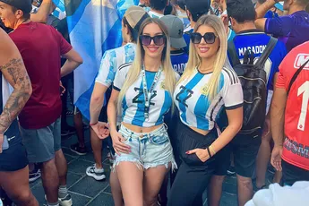 Noe is de toploze dame tijdens WK Finale Argentinië tegen Frankrijk, en ze was niet alleen!