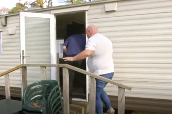 Peter 'Massa is Kassa' Gillis woest op medewerker die gasten warm welkom wil geven