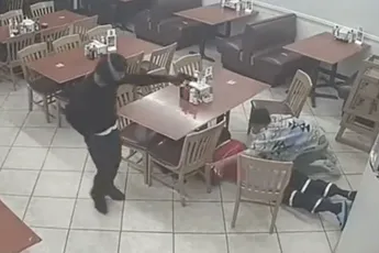 CCTV: Game-over voor overvaller in Houston