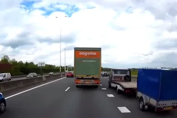 Iemand had dus niet in de gaten dat verkeer langzamer reed, BAM!