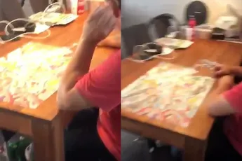 Papa is druk bezig met zijn puzzel en dochter wil onterft worden