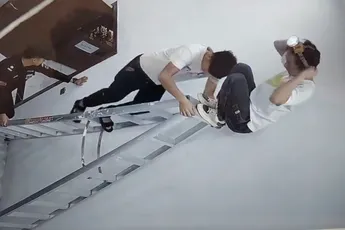 3 man sterk en nog geen succes tijdens het klussen