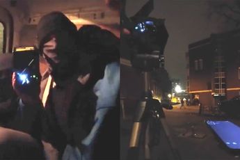 Video laat zien hoe gemaskerde mannen racistische teksten projecteerden op stadhuis Eindhoven