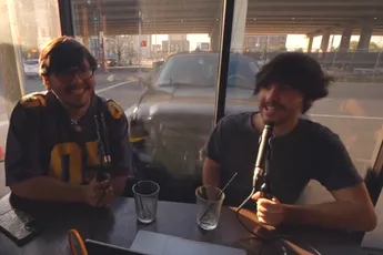 Podcast abrupt ten einde door SUV die restaurant ramt