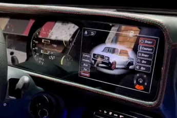 Deze Lada doet niet onder voor een luxe Mercedes qua dashboard