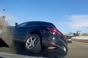 Niet goed kijken laat Porsche Macan rollen in Minnesota