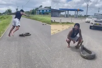 Kickbokser en MMA-vechter Tyrone Spong kun je er wel bij hebben als je een slangenprobleempje hebt