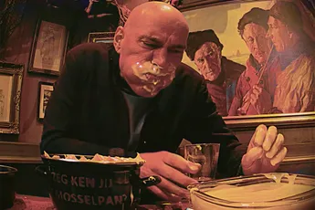 Nederlandse culthit 'Mossels' van de Mosselman is gewoon keihard terug in een 2023 jasje