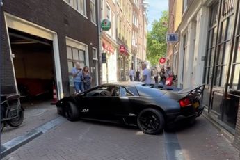 Lamborghini Murcielago blijkt in Amsterdam geen ideaal stadsautootje