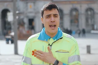 In Belgie kun je zomaar ambulance kleding kopen en eventueel daarna het land ontregelen