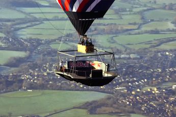 Op je BMX fietsje stunten op ruim 600 meter hoogte onder een luchtballon