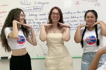 Lerares ontslagen na opnemen “pittige" TikTok filmpjes tijdens  de les