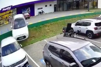 De meest onhandige wijze van auto inparkeren