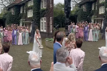 Bruidsjonker nam tijdens gooien van het bruidsboeket geen enkel risico