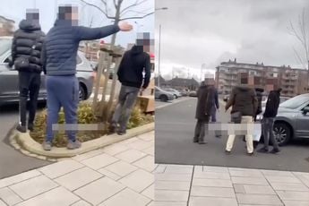 Matten op de parkeerplaats bij Westfield Mall of the Netherlands