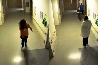 Alexee Trevizo baart baby en stopt deze in vuilniszak in toilet van ziekenhuis