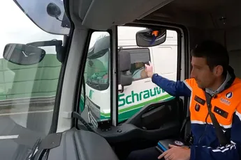 Chauffeurs opgelet: In Belgie meteen 15 dagen rijbewijs kwijt bij gebruik mobiel achter stuur