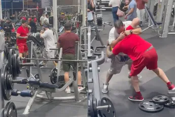 Dat is geen sparren meer, maar een echt partijtje boksen op een sportschool