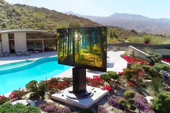 Shut Up And Take My Money: Opvouwbare televisie voor buiten