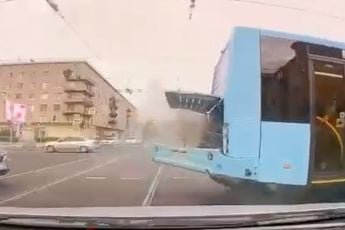 OV in Rusland: bus in Sint Petersburg heeft plots geen achterkant meer