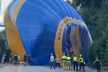Luchtballon maakt noodlanding in woonwijk Nijmegen