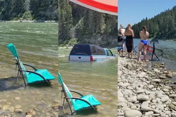 Iemands auto stroomt lekker met de rivier mee in Canada