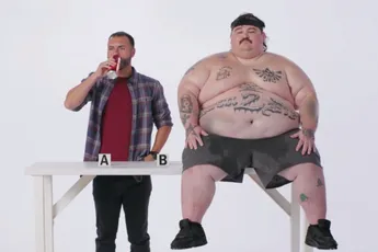 Liquid Death laat zien dat mensen liever hun water drinken dan het zweet van een dikke dude zijn rug likken