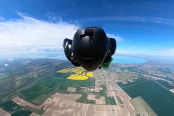 Parachutist moest back-up parachute inzetten tijdens sprong bij het Balatonmeer