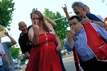 Mel & Den gaan op soort Happy Hardcore toer met 'Doe Posi Jij'