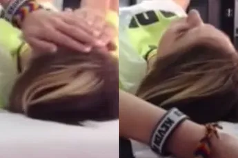 Vrouw geniet meer dan ze dacht tijdens plaatsen piercing in edele delen