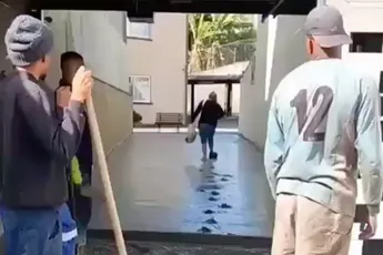 Oma maakt geen vrienden bij de betonploeg