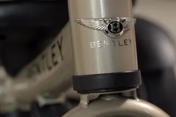 De Bentley Mulliner Trike voor als je geld wilt besparen op een kinderwagen