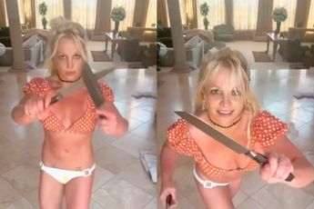 Britney Spears maakt gekke dansjes nog iets gekker met twee flinke messen