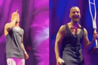 Zanger Maluma krijgt opvallend cadeautje van fan toegeworpen