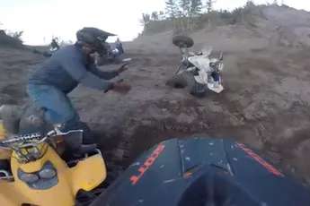 Nog een prima reden om een helm te dragen tijdens het quad rijden