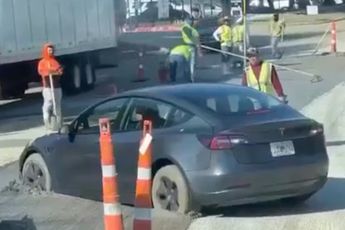 Tesla-rijder maakt geen vrienden bij de betonploeg