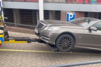 Sleepdienst in Noordwijk wist Mercedes niet schadevrij weg te slepen