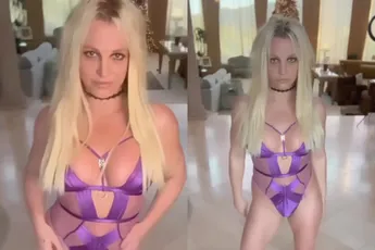 Britney Spears heeft de kerstboom al staan en lijkt zelf op een cadeautje